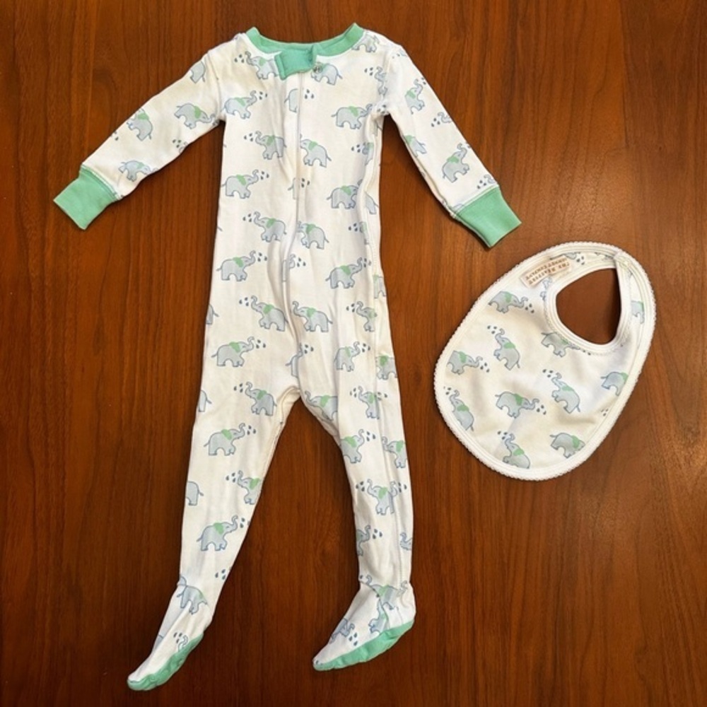 NWOT TBBC Baby One-Piece Footed Sleeper with matching bib size 6-12 months